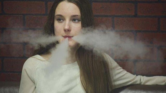 jak nabít elektronickou cigaretu bez nabíječky praktické návody pro nouzové situace a bezpečnostní tipy