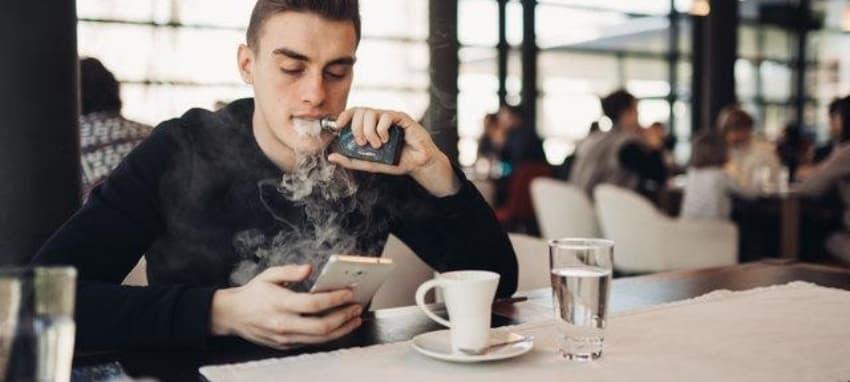 co znamená když elektronická cigareta na nabíječce bliká — praktický průvodce s 5 kroky jak problém diagnostikovat a odstranit