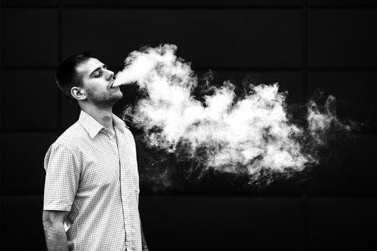 Zjistěte proč z elektronické cigarety bolí břicho a jak rychle zmírnit bolest