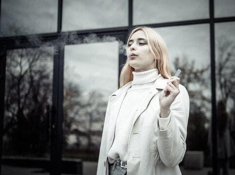 Nové poznatky jak škodí elektronická cigareta a praktické rady pro ochranu zdraví